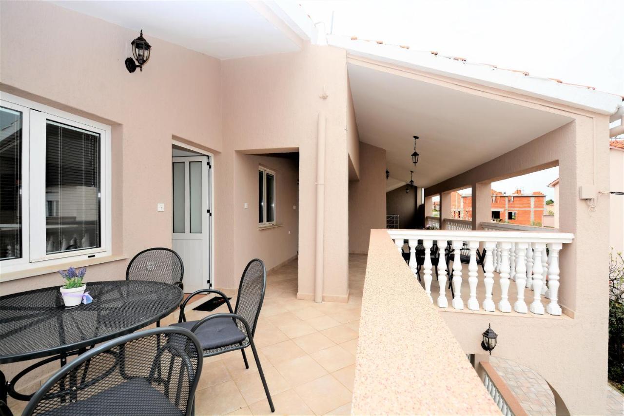 Villa Allegro Sukosan Exterior photo